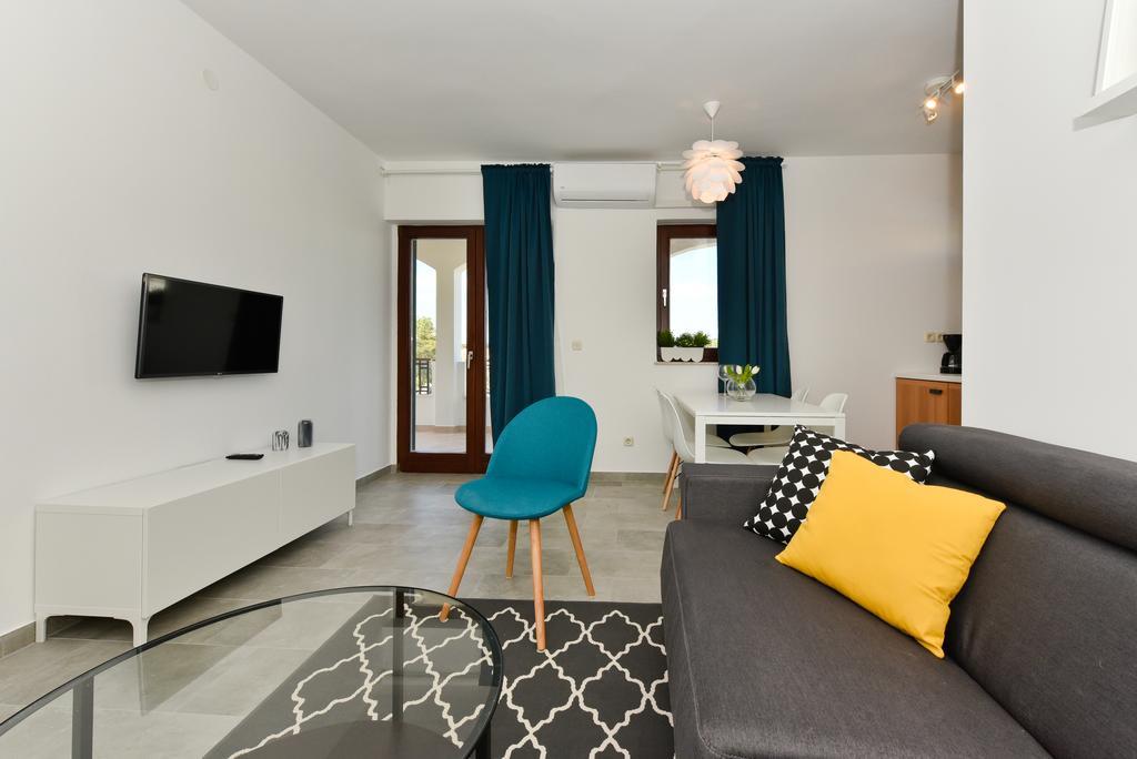 Mediterraneo Garden Apartments Petrcane Exterior photo